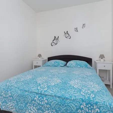 Lucia Apartmán