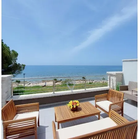 Lucia Apartamento Umago