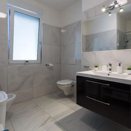 Lucia Apartment
