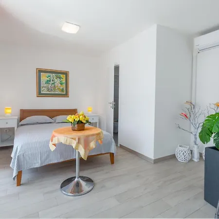 Lucia Apartment