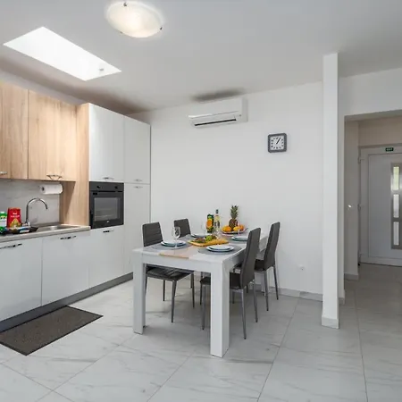 Apartament Lucia *